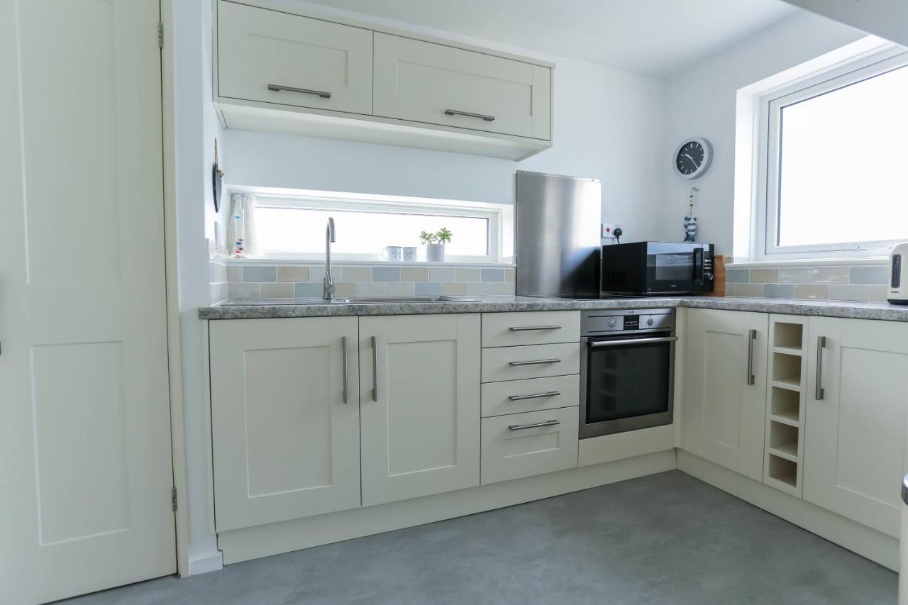 Tides - Beach Front Apartment In Bracklesham Bay Chichester Kültér fotó