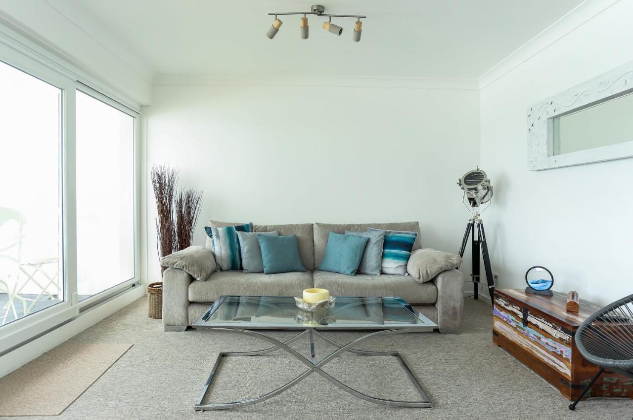 Tides - Beach Front Apartment In Bracklesham Bay Chichester Kültér fotó