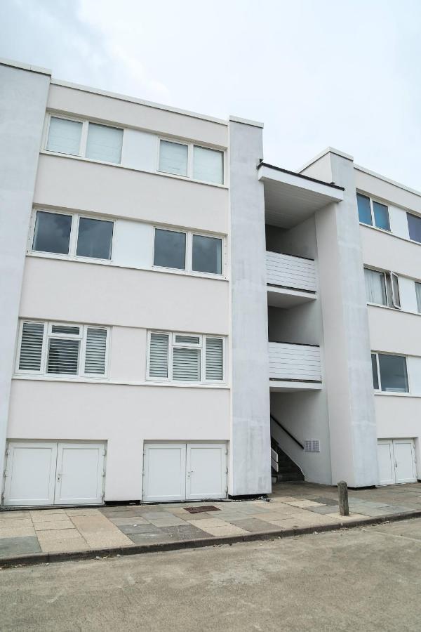 Tides - Beach Front Apartment In Bracklesham Bay Chichester Kültér fotó