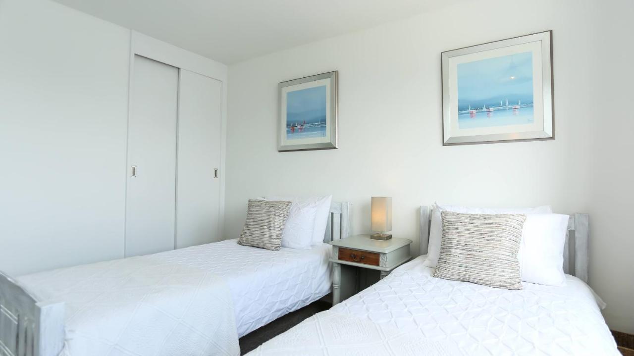 Tides - Beach Front Apartment In Bracklesham Bay Chichester Kültér fotó
